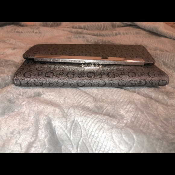 Guess Clutch Wallet - Picture 12 of 13